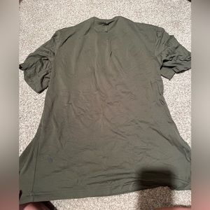 Lululemon license to train men’s shirt Olive green